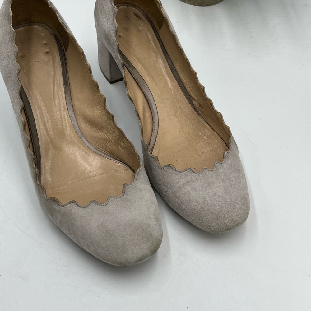 Chloe Light Grey Suede Lauren Scallop Trim Block Heel Pumps Sz 38/US 7 - Picture 3 of 15
